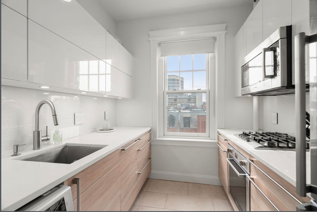 282 Newbury St 17A, Boston, MA 02116