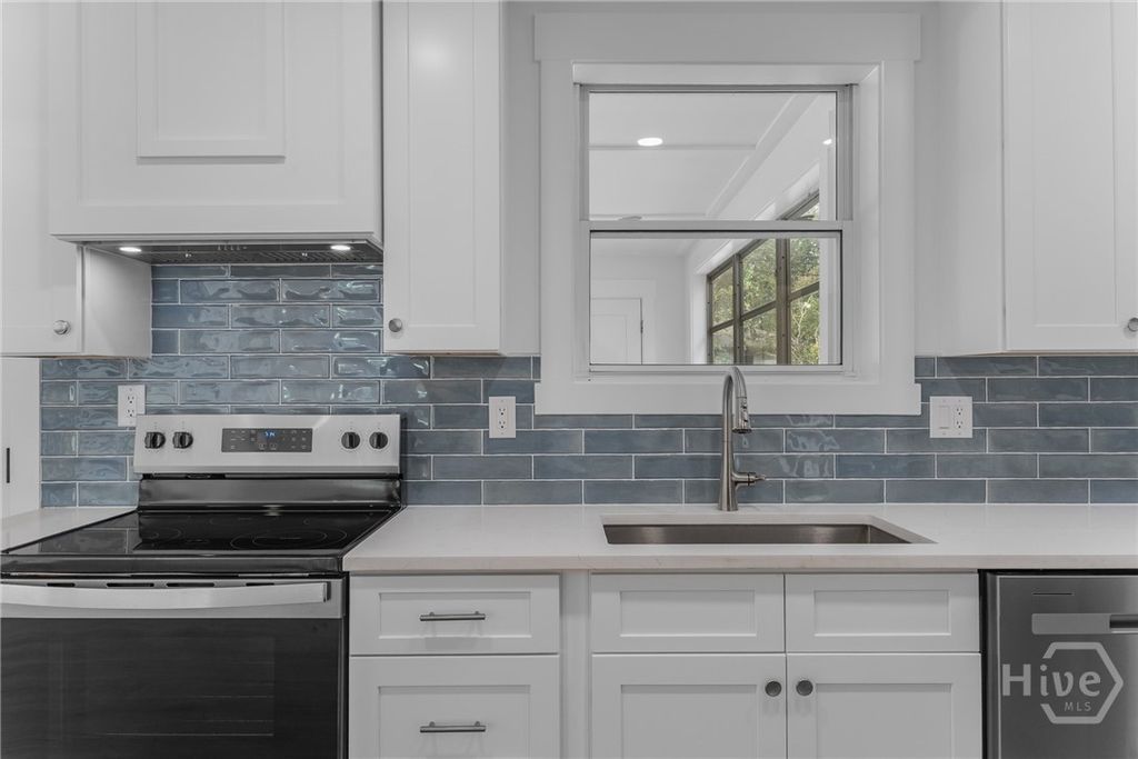 Image 11 of property listing at 205 Dyches Drive, Savannah, GA 31404
