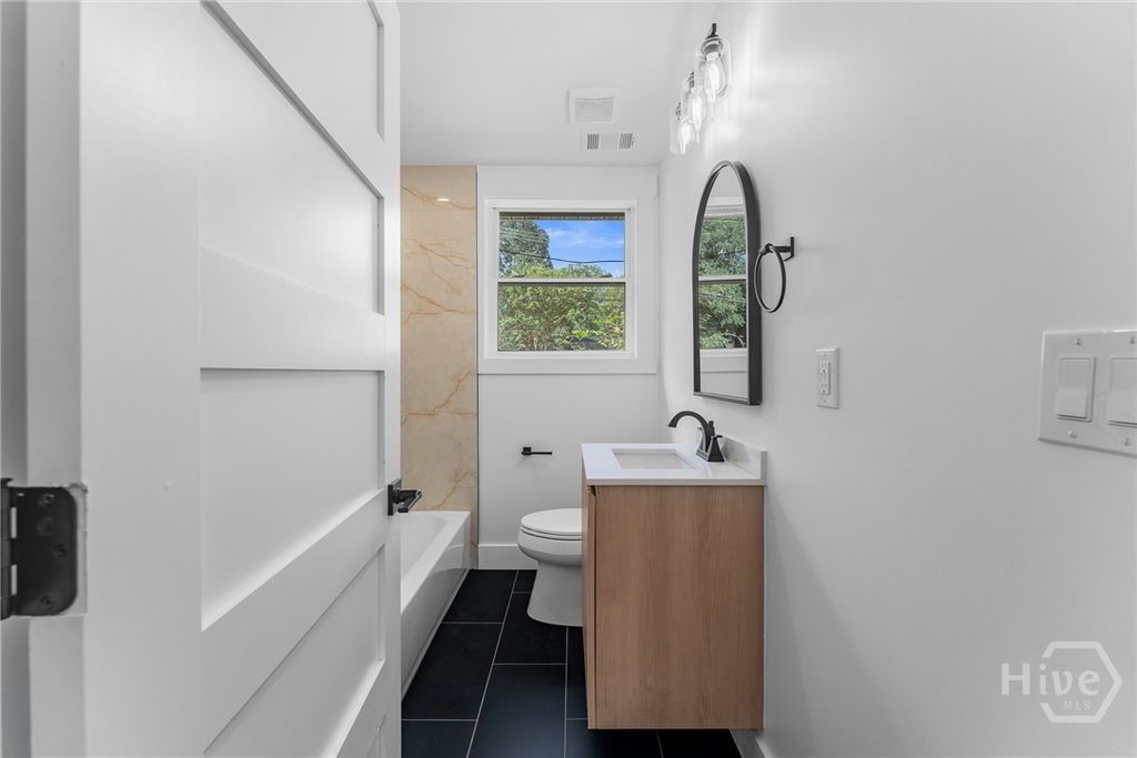 Image 15 of property listing at 205 Dyches Drive, Savannah, GA 31404