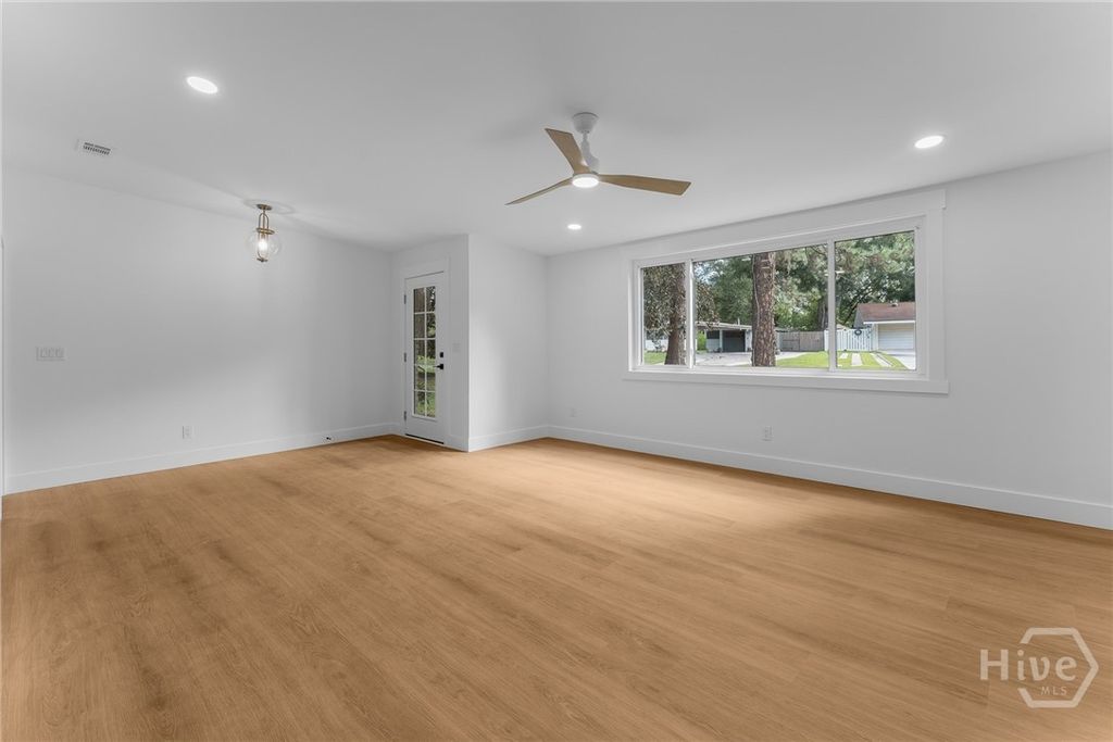 Image 6 of property listing at 205 Dyches Drive, Savannah, GA 31404