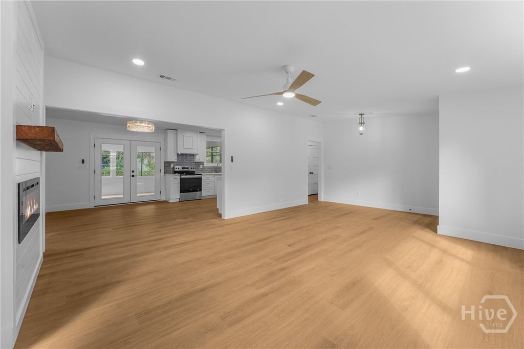 Image 7 of property listing at 205 Dyches Drive, Savannah, GA 31404