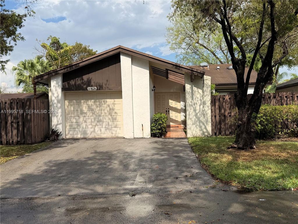 10828 SW 132nd Cir Ct, Miami, FL 33186