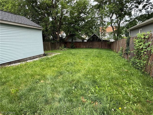 1360 Meadowbrook Avenue SE, Warren, OH 44484