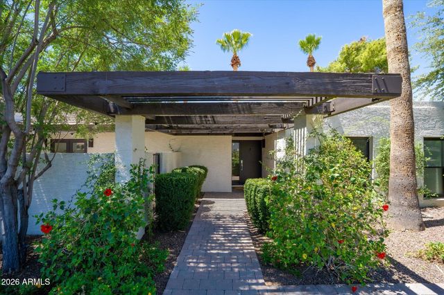 241 E FOREST HILLS Drive, Phoenix, AZ 85022