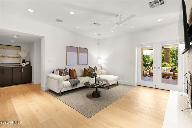 241 E FOREST HILLS Drive, Phoenix, AZ 85022