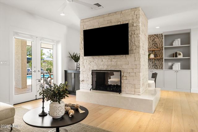 241 E FOREST HILLS Drive, Phoenix, AZ 85022