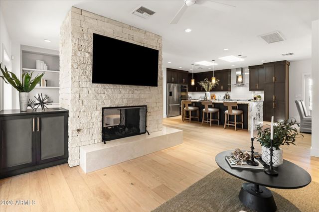 241 E FOREST HILLS Drive, Phoenix, AZ 85022
