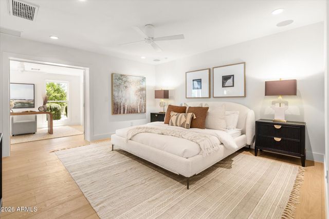 241 E FOREST HILLS Drive, Phoenix, AZ 85022