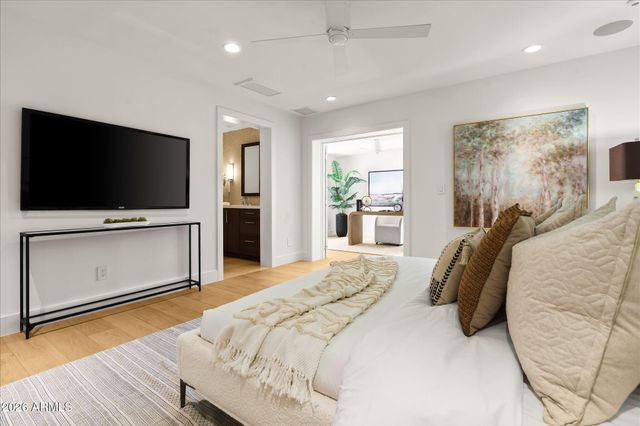 241 E FOREST HILLS Drive, Phoenix, AZ 85022