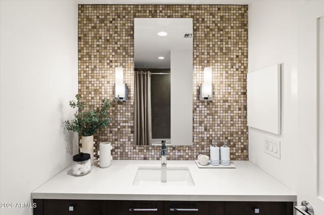 241 E FOREST HILLS Drive, Phoenix, AZ 85022
