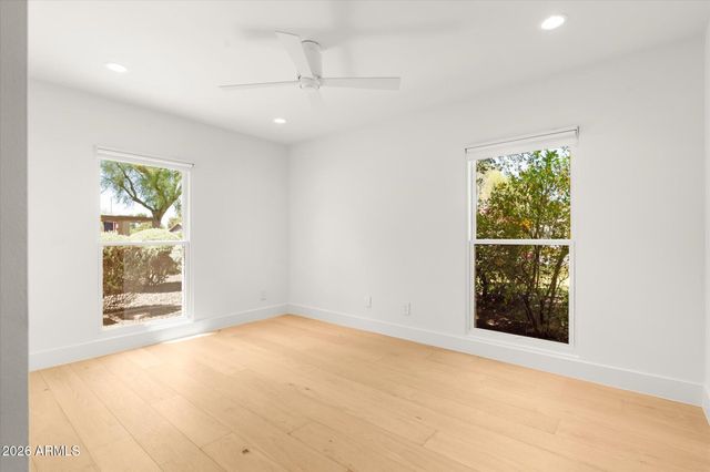 241 E FOREST HILLS Drive, Phoenix, AZ 85022