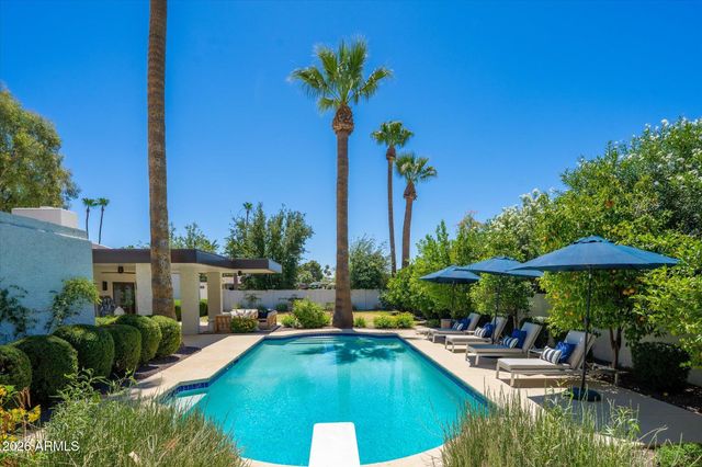241 E FOREST HILLS Drive, Phoenix, AZ 85022