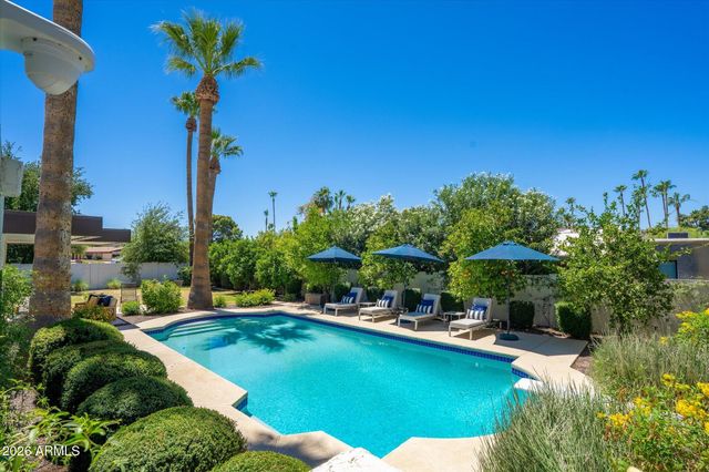 241 E FOREST HILLS Drive, Phoenix, AZ 85022