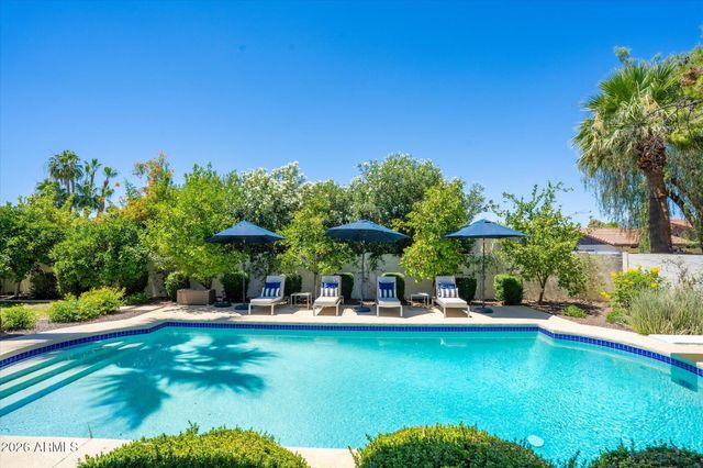 241 E FOREST HILLS Drive, Phoenix, AZ 85022
