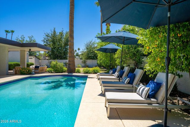 241 E FOREST HILLS Drive, Phoenix, AZ 85022