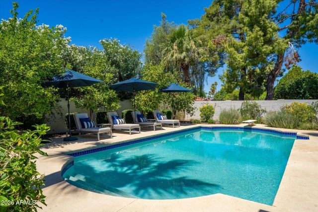 241 E FOREST HILLS Drive, Phoenix, AZ 85022