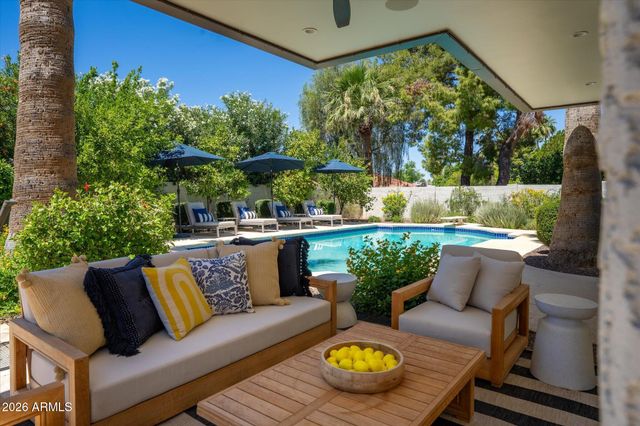 241 E FOREST HILLS Drive, Phoenix, AZ 85022