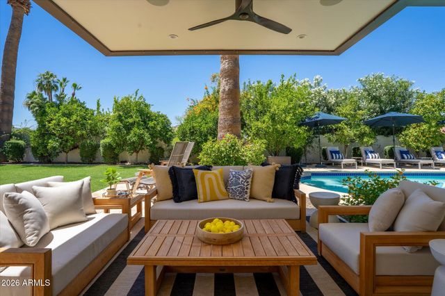 241 E FOREST HILLS Drive, Phoenix, AZ 85022