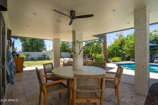 241 E FOREST HILLS Drive, Phoenix, AZ 85022