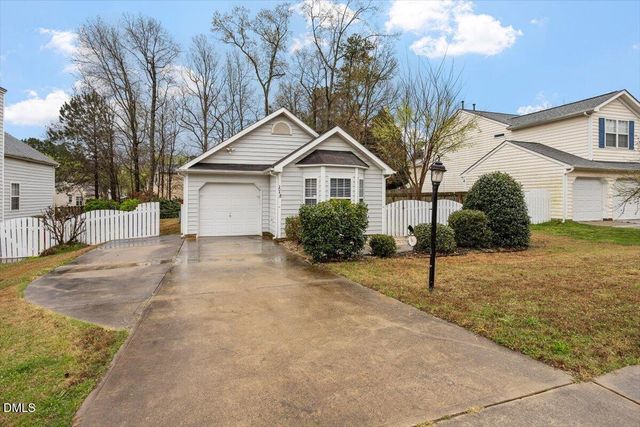 204 Thorncrest Drive, Apex, NC 27539