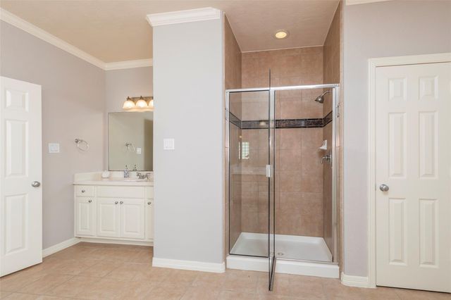 10126 Holly Chase Drive, Houston, TX 77042