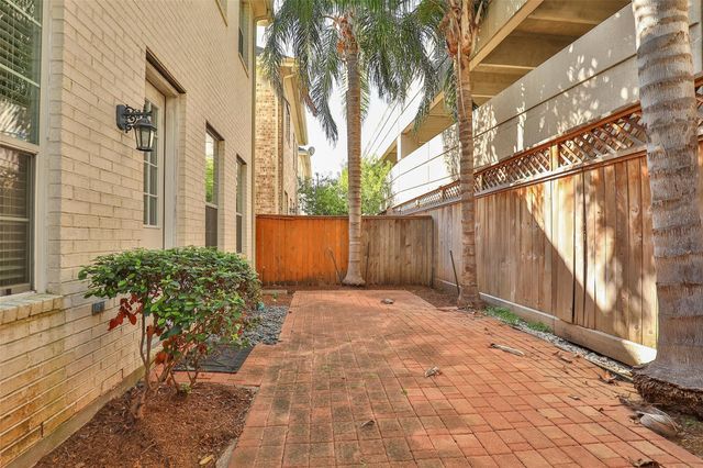 10126 Holly Chase Drive, Houston, TX 77042