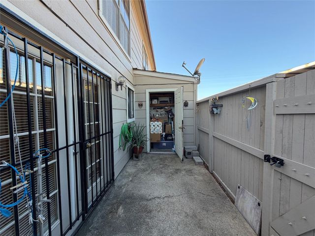 2110 Wilcrest Drive 101, Houston, TX 77042