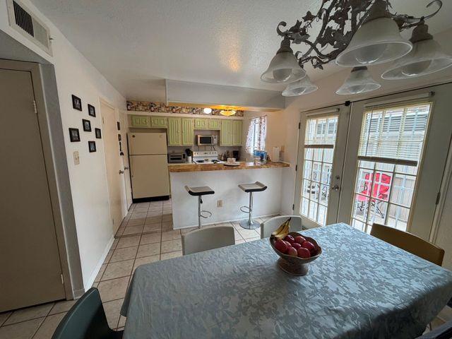2110 Wilcrest Drive 101, Houston, TX 77042