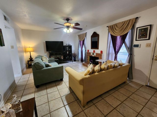 2110 Wilcrest Drive 101, Houston, TX 77042