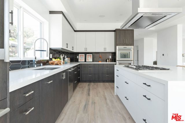 2512 Berkeley Avenue, Los Angeles, CA 90026