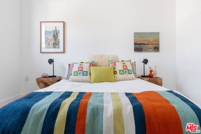 2512 Berkeley Avenue, Los Angeles, CA 90026