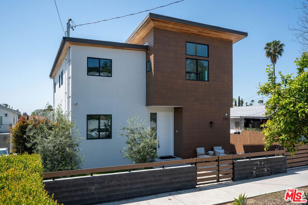 2512 Berkeley Avenue, Los Angeles, CA 90026