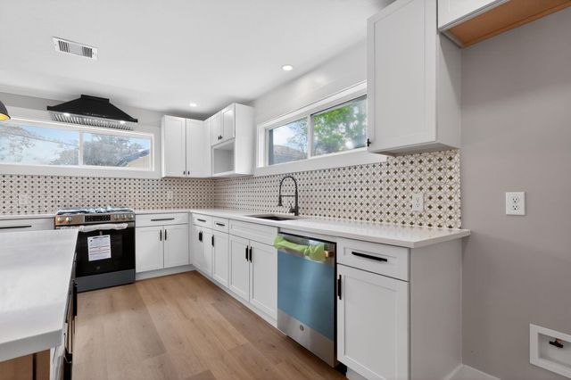 230 Pennsylvania Street, Houston, TX 77029