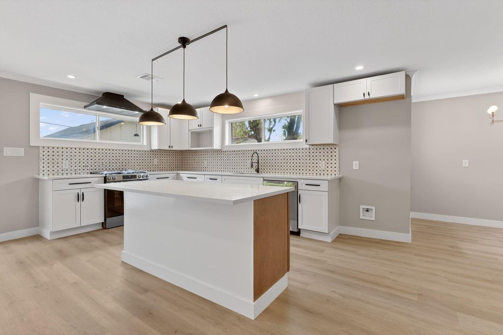 230 Pennsylvania Street, Houston, TX 77029