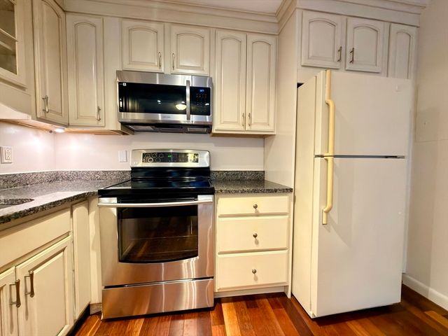 1323 Worcester Road H8, Framingham, MA 01701