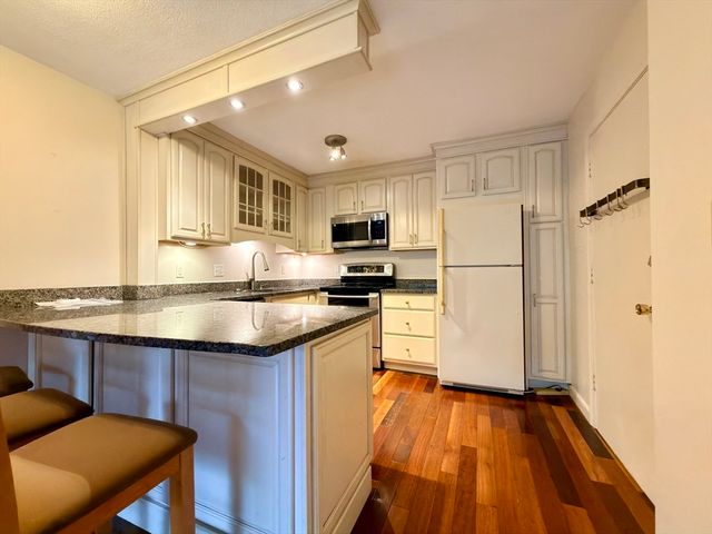 1323 Worcester Road H8, Framingham, MA 01701
