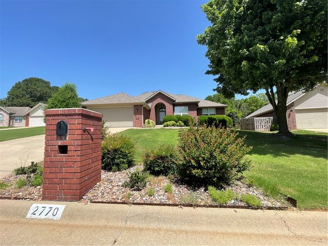 2770 N Ashbrook Drive, Fayetteville, AR 72703