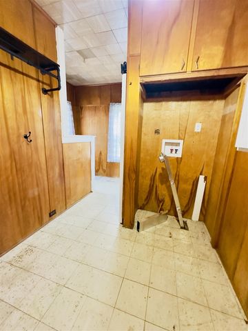 917 W Barnes Avenue, Lansing, MI 48910