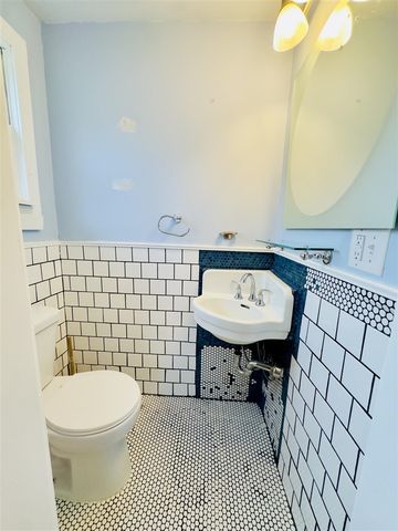 917 W Barnes Avenue, Lansing, MI 48910