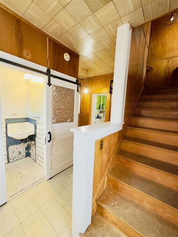 917 W Barnes Avenue, Lansing, MI 48910