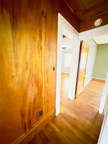 917 W Barnes Avenue, Lansing, MI 48910