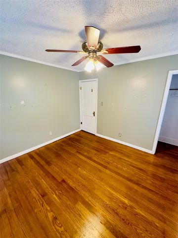 917 W Barnes Avenue, Lansing, MI 48910