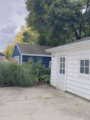 917 W Barnes Avenue, Lansing, MI 48910