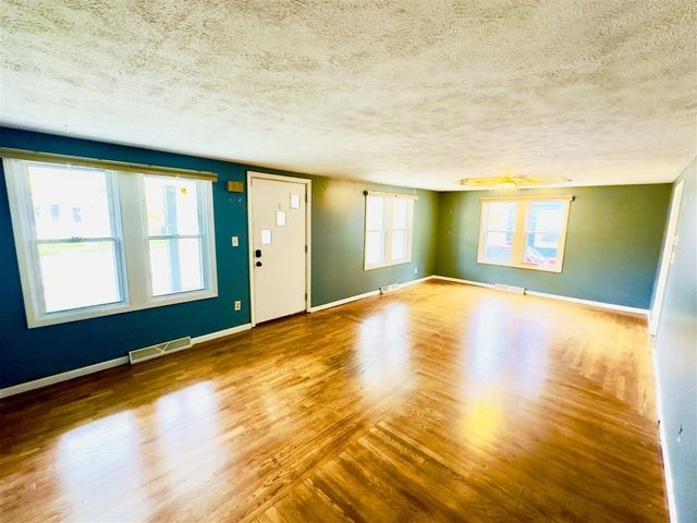 917 W Barnes Avenue, Lansing, MI 48910