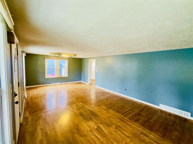 917 W Barnes Avenue, Lansing, MI 48910