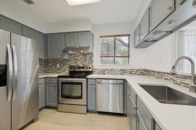 6810 Deatonhill DR 204, Austin, TX 78745