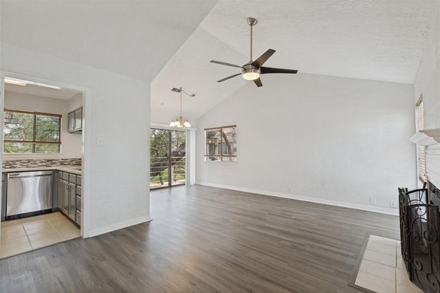6810 Deatonhill DR 204, Austin, TX 78745