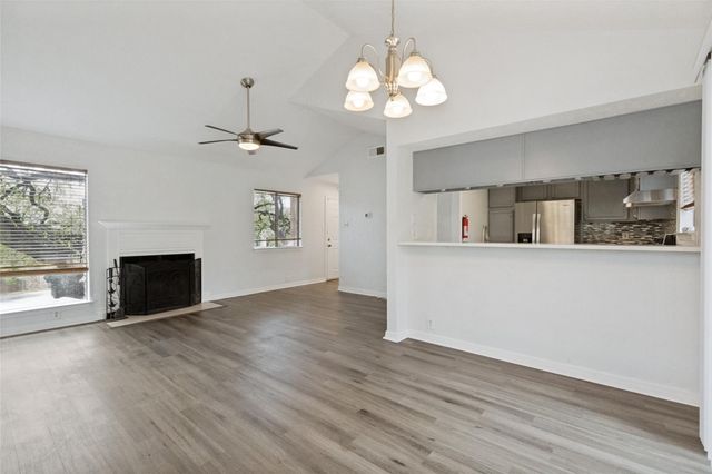 6810 Deatonhill DR 204, Austin, TX 78745