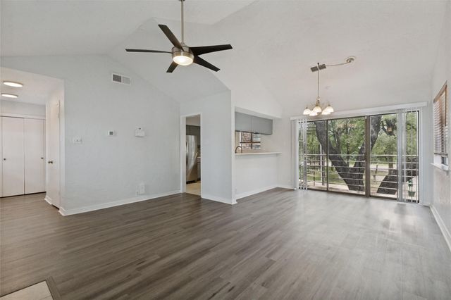 6810 Deatonhill DR 204, Austin, TX 78745