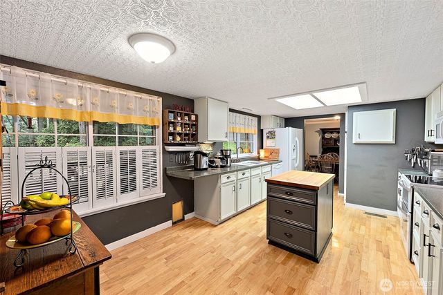 3035 SE Morning Light Court, Port Orchard, WA 98367